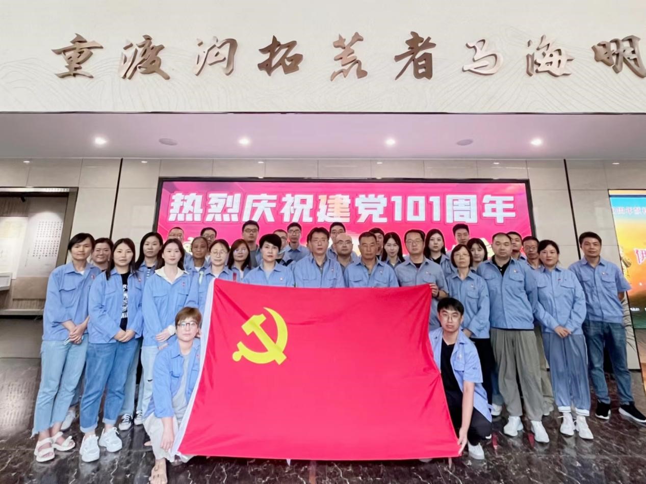 向先進(jìn)學(xué)習，向楷模致敬